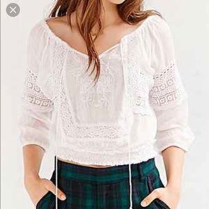 URBAN OUTFITTERS Embroidered White Peasant Blouse